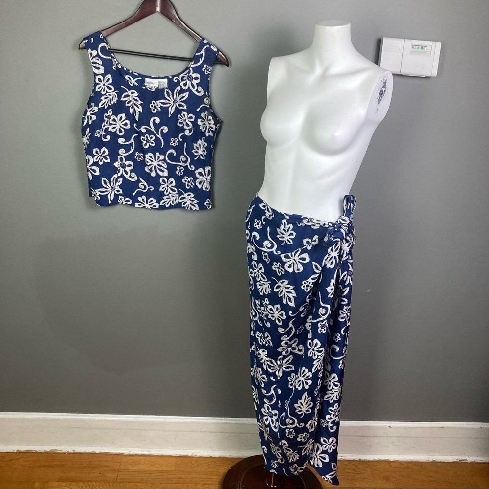 Newport News Skirt Set Size 10 Blue Floral Scoop Neck Sleeveless Top Wrap skirt